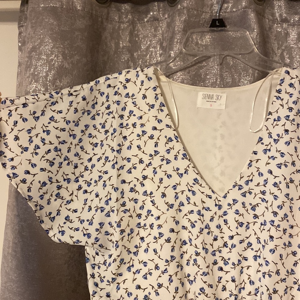 Small Sienna Sky Dress with white floral pattern - Picture 3 of 3